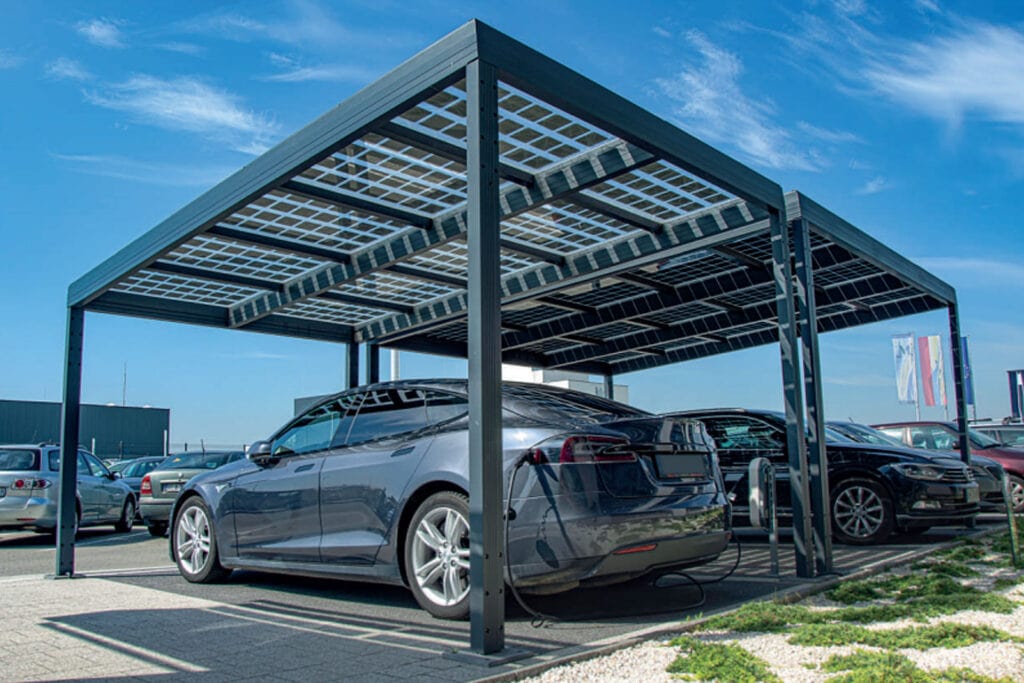 Installation de plusieurs ombrières photovoltaïques de parking 2 places avec borne de recharge Installation de plusieurs ombrières photovoltaïques de parking 2 places avec borne de recharge